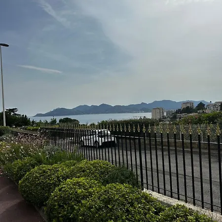 Elegant With Terrace And Lush Garden * Cannes