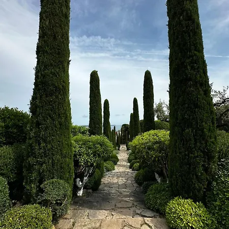 Apartment Elegant With Terrace And Lush Garden *
