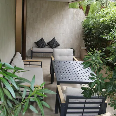 Elegant With Terrace And Lush Garden Apartment *