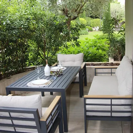 Elegant With Terrace And Lush Garden